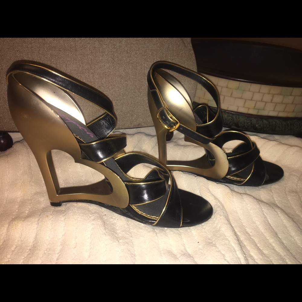 MARC JACOBS black and gold heart cut-out wedges